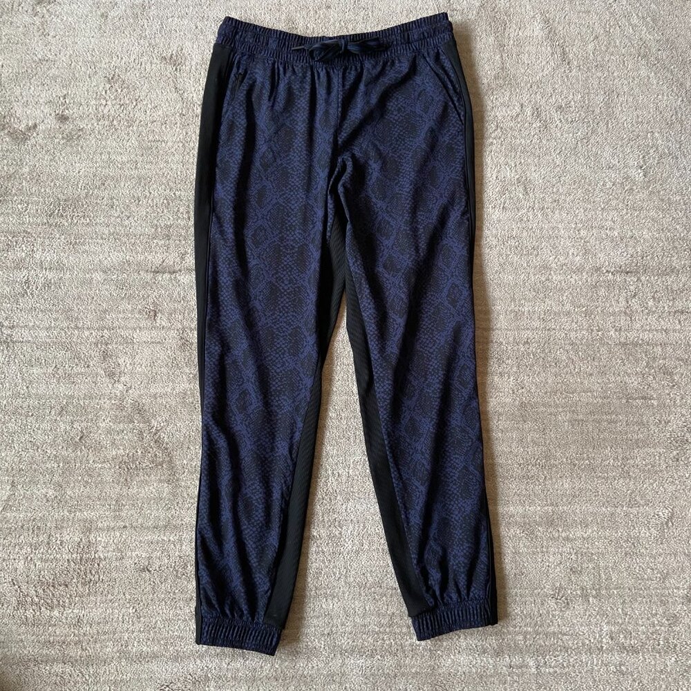 Athleta Printed Brooklyn Jogger Python Nwot - image 3